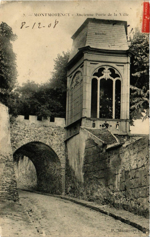 Carte postale ancienne Montmorency - L'Eglise St-Martin à Montmorency