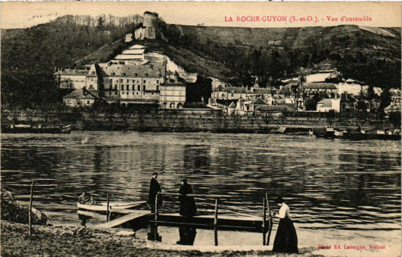 Carte postale ancienne La Roche-Guyon (S.-et-O.) - Vue d'ensemble à La Roche-Guyon