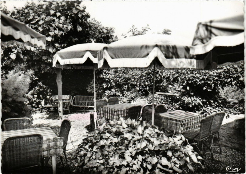 Carte postale ancienne Nerville-la-Forét (S.-et-O.) - Auberge des Bancato - Un coin de à Nerville-la-Forêt