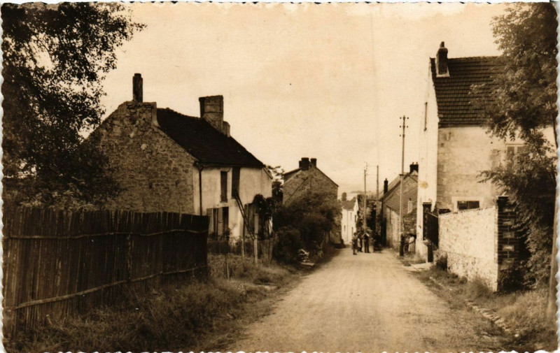 Carte postale ancienne Nerville-la-Forét -Le Bout d'En-Bas à Nerville-la-Forêt