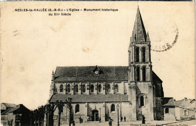 Carte postale ancienne Nesles-la-Vallée (S.-&-O.) -L'Eglise- Monument historique du Xii s à Nesles-la-Vallée