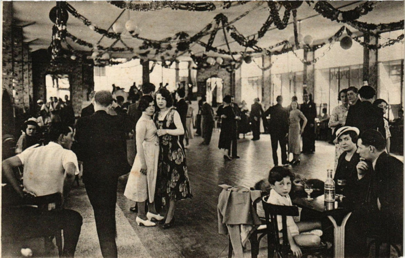 Carte postale ancienne Sannois(S.-et-O.) - Intérieur d'un des Dancing de la Maison Daout à Sannois