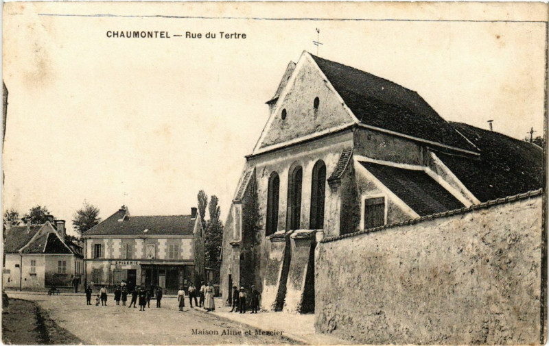 Carte postale ancienne Chaumontel - Rue du Tertre à Chaumontel