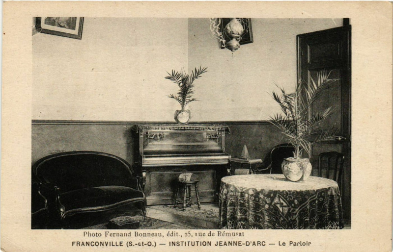 Carte postale ancienne Franconville (S.-et-O.) - Institution Jeanee-d'Arc - Le Parloir à Franconville