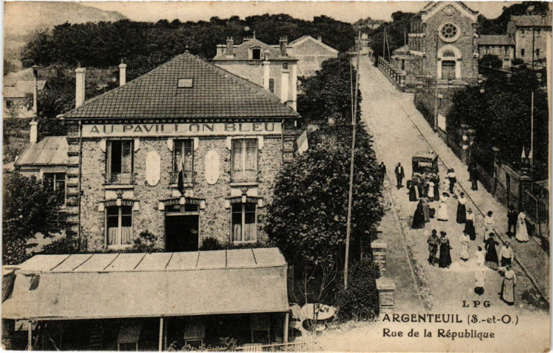 Carte postale ancienne Argenteuil (S.-et-O.) - Rue de la République à Argenteuil