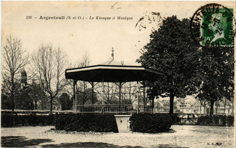 Carte postale ancienne Argenteuil (S.-et-O.) -Le Kiosque á Musique à Argenteuil