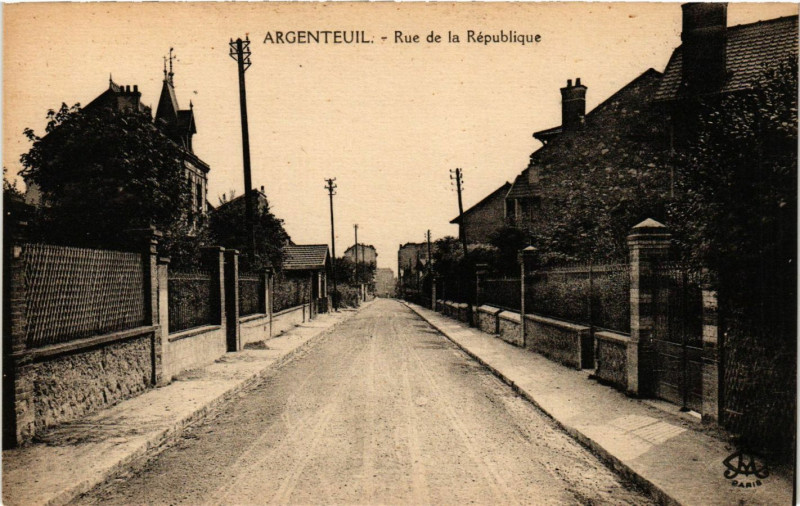 Carte postale ancienne Argenteuil - Rue de la République à Argenteuil