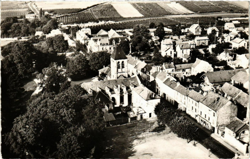 Carte postale ancienne Avion Au-Dessus de ...- Saint-Brice (S.-et-O.) -Quartier de l'Eglise à Us