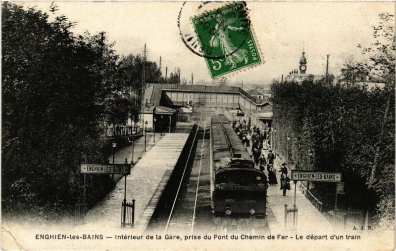 Carte postale ancienne Enghien-les-Bains - Intérieur de la Gare,prise du Pont du Chemin.. à Enghien-les-Bains