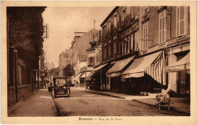 Carte postale ancienne Ermont - Rue de la Gare à Ermont