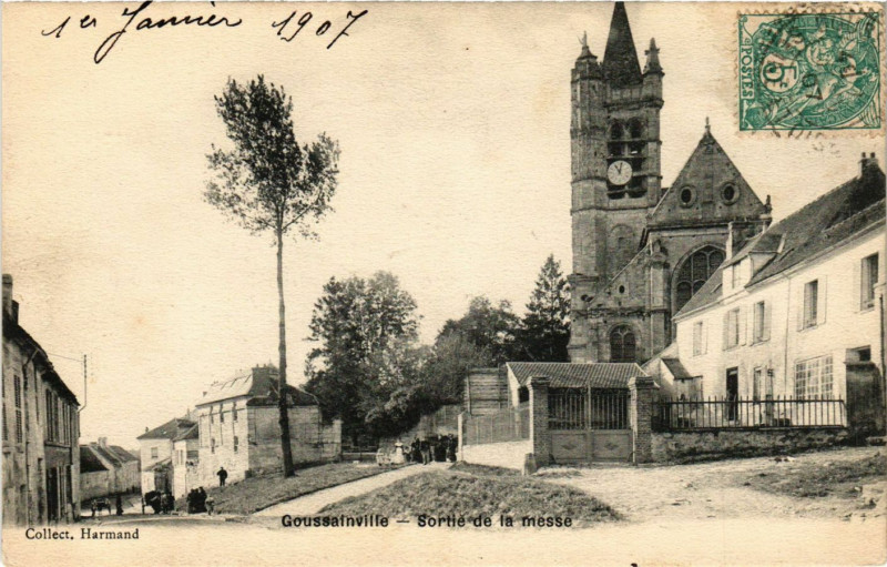 Carte postale ancienne Goussainville - Sortie de la  messe à Goussainville
