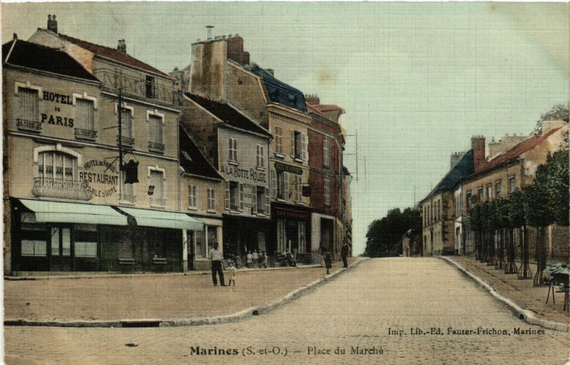 Carte postale ancienne Marines (S.-et-O.) - Place du Marché à Marines