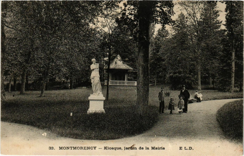 Carte postale ancienne Montmorency- Kiosque ,jardin de la Mairie à Montmorency