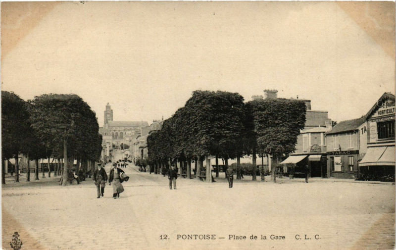 Carte postale ancienne Pontoise - Place de la Gare à Pontoise