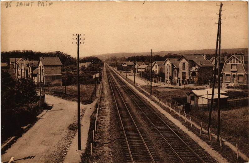 Carte postale ancienne Vue prise de la passerelle d'Ermont et Gros Noyer-Saint-Prix (S.-et-O. à Ermont