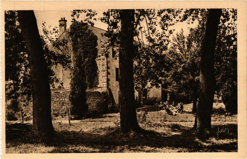 Carte postale ancienne L'Oiseau Bleu -Boissy-l'Aillerie (Seine-et-Oise)-Sous les.. à Boissy-l'Aillerie