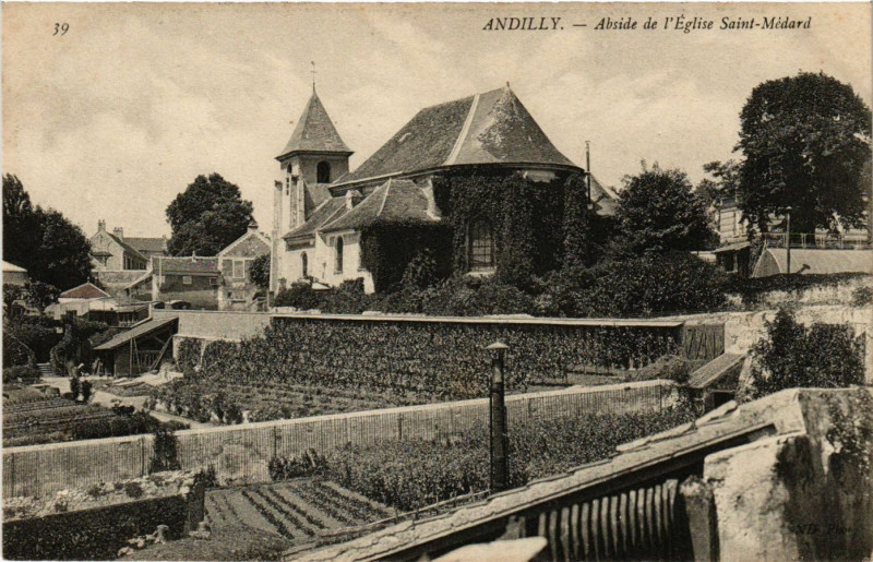 Carte postale ancienne Andilly - Abside de l'Eglise Saint-Médard à Andilly