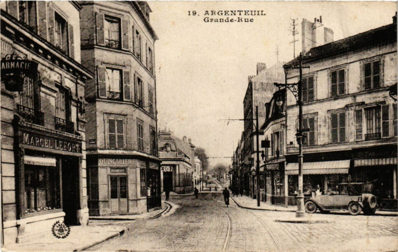 Carte postale ancienne Argentuil - Grande Rue