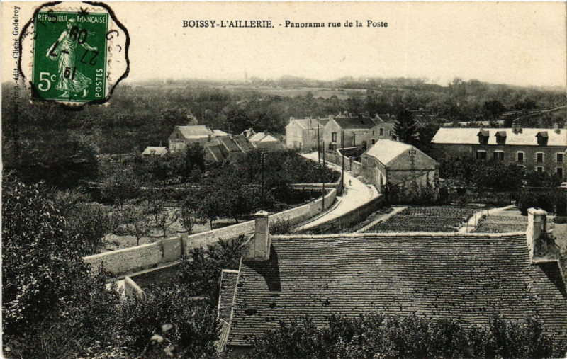 Carte postale ancienne Boissy-L'Aillerie - Panorama rue de la Poste à Boissy-l'Aillerie