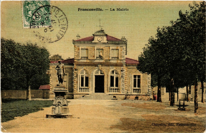 Carte postale ancienne Franconville - La Mairie à Franconville