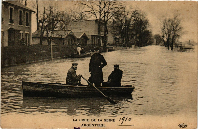Carte postale ancienne La Crue de la Seine -Argenteuil à Argenteuil