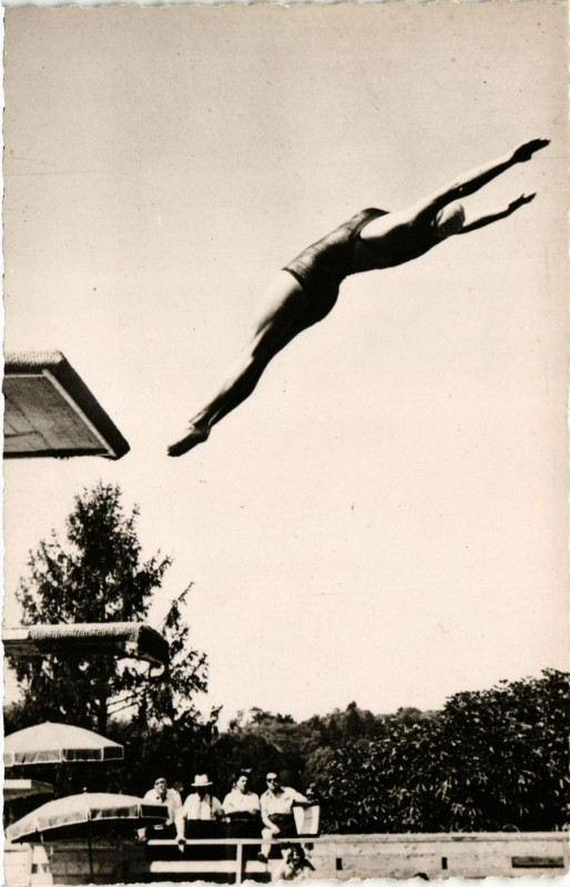 Carte postale ancienne La Plage de l'Isle-Adam -Au bassin Record -Un Magnifique plongeon à L'Isle-Adam
