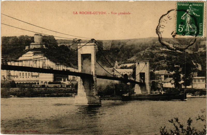 Carte postale ancienne La Roche-Guyon -Vue générale à La Roche-Guyon