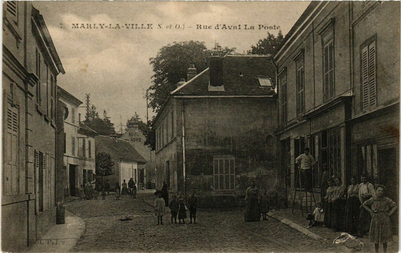 Carte postale ancienne Marly-la-Ville (S.-et-O.) - Rue d'Aval La Poste à Marly-la-Ville