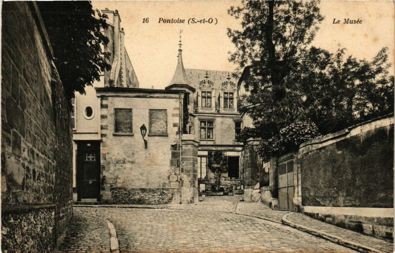 Carte postale ancienne Pontoise (S.-et-O.) - Le Musée à Pontoise