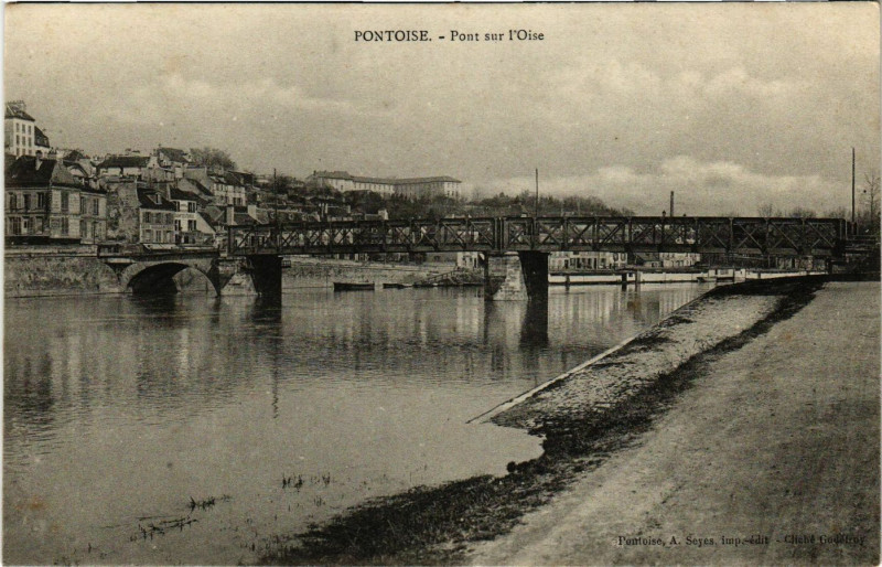 Carte postale ancienne Pontoise - Pont sur l'Oise à Pontoise