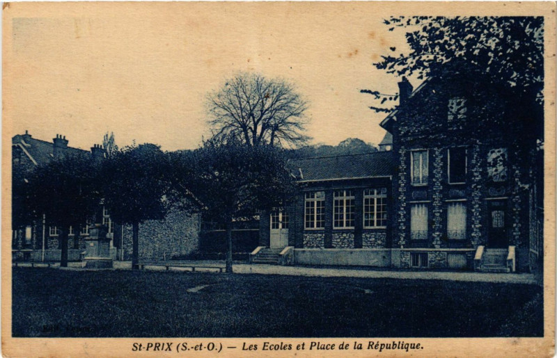 Carte postale ancienne Saint-Prix (S.-et-O.) - Les Ecoles et Place de la République à Saint-Prix
