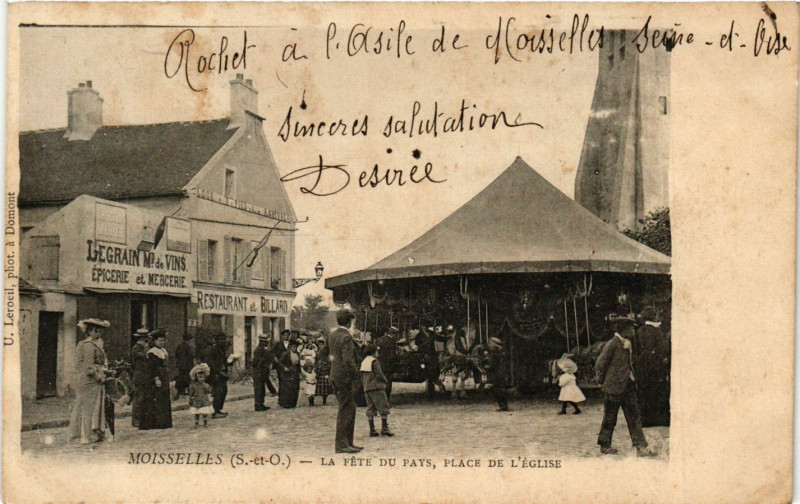 Carte postale ancienne Moisselles - La Fete du Pays, Place de l'Eglise à Moisselles