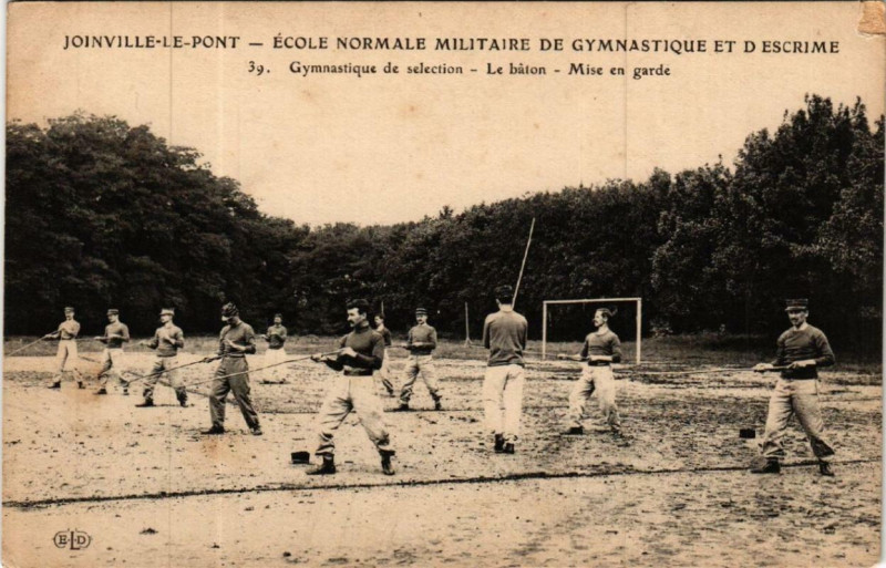 Carte postale ancienne Joinville-le-Pont Ecole Normale Militaire. Gymnastique à Joinville-le-Pont