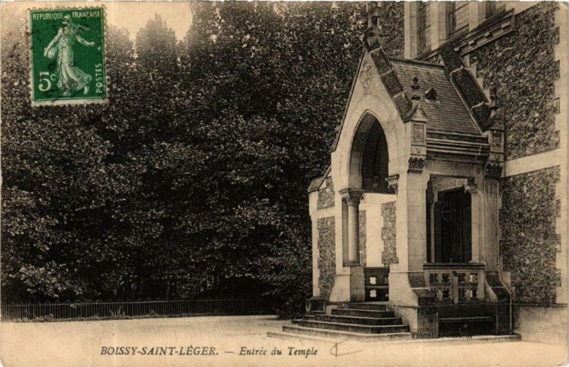 Carte postale ancienne Boissy-Saint-Leger Entrée du Temple à Boissy-Saint-Léger