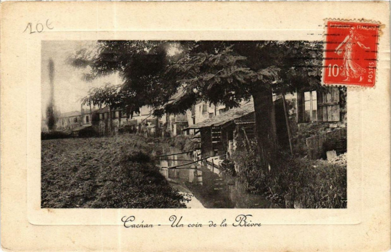 Carte postale ancienne Cachan Un coin de la Bievre à Cachan