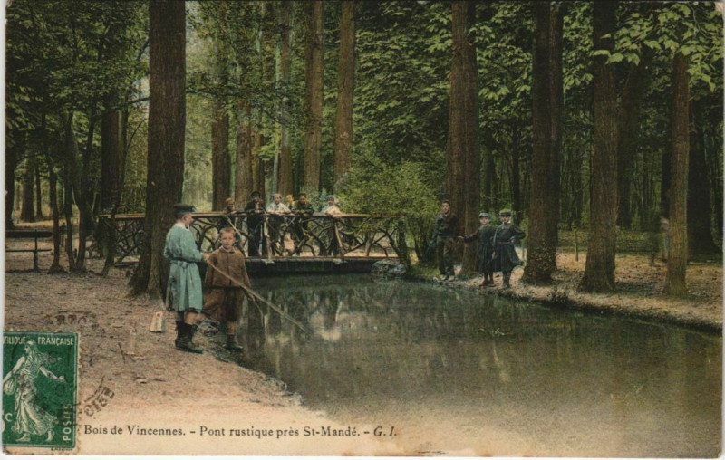 Carte postale ancienne Bois de Vincennes - pont rustique pres Saint-mande à Vincennes