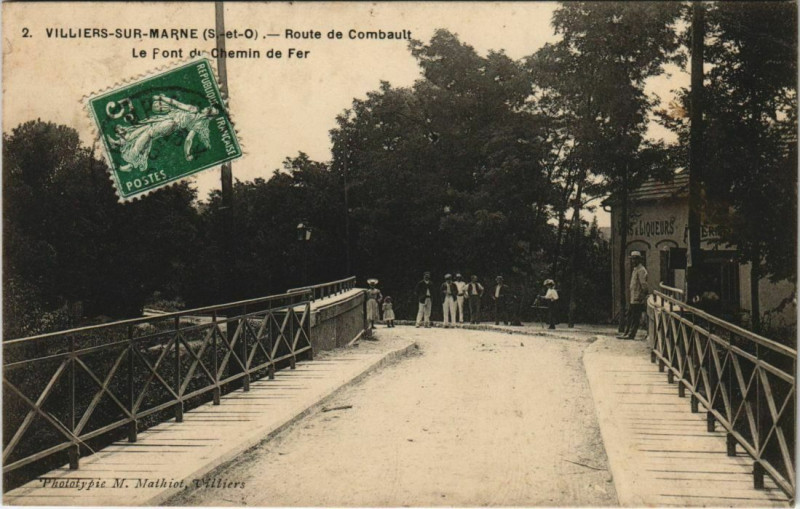 Carte postale ancienne Vitry-sur-Marne - route de combault