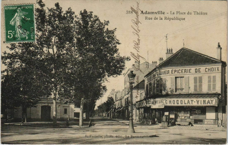 Carte postale ancienne Adamville - La place du theatre rue de la republique