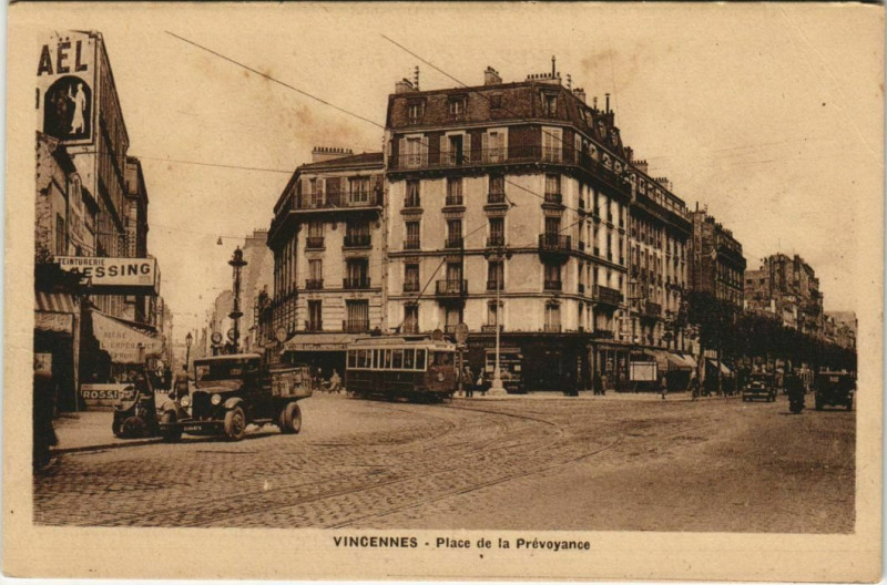 Carte postale ancienne Vincennes - Place de la prevoyance à Vincennes