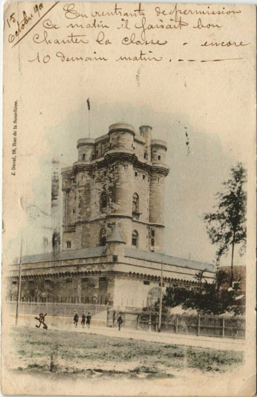 Carte postale ancienne Vincennes - le donjon du fort à Vincennes
