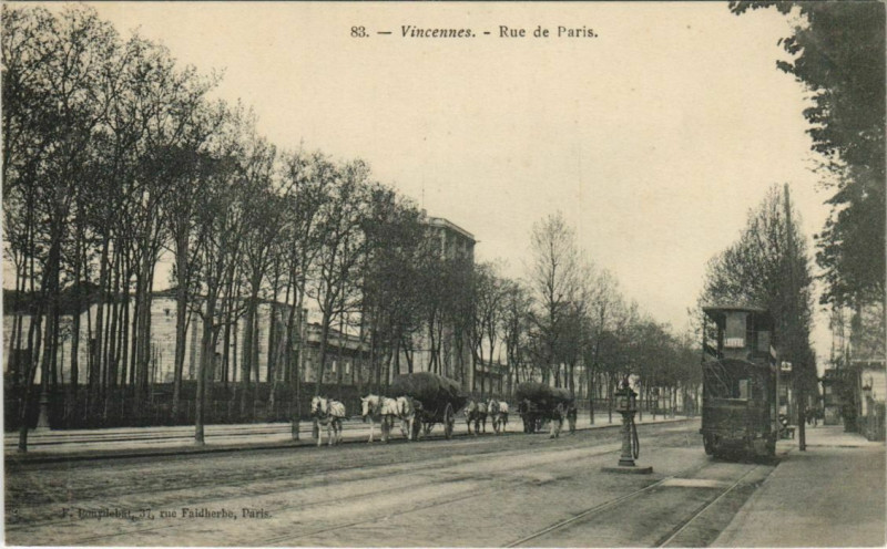 Carte postale ancienne Vincennes Rue de Paris à Vincennes