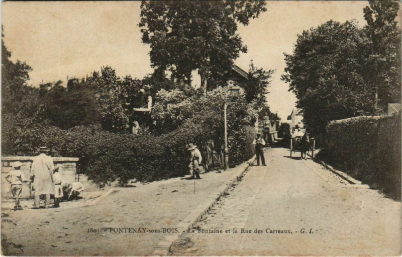 Carte postale ancienne Fontenay-sous-Bois La Fontaine et Rue à Fontenay-sous-Bois
