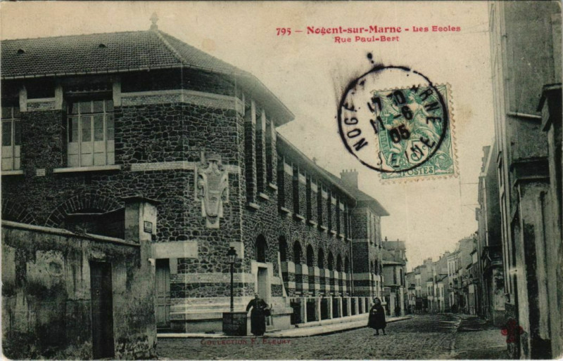 Carte postale ancienne Nogent-sur-Marne Les Ecoles - Rue Paul-Bert à Nogent-sur-Marne