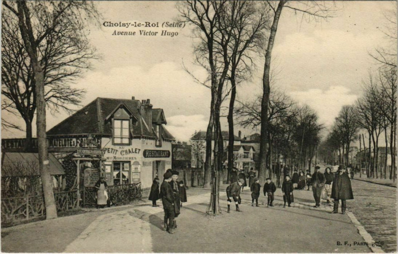 Carte postale ancienne Choisy-le-Roi Avenue Victor Hugo à Choisy-le-Roi