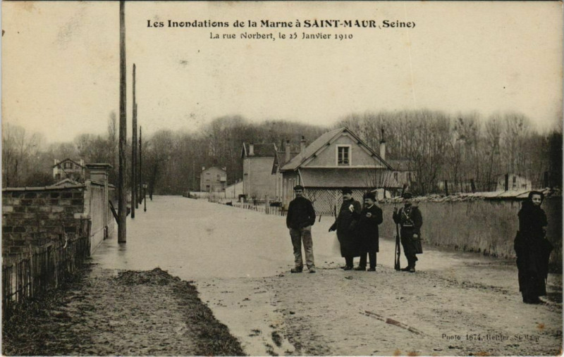 Carte postale ancienne Saint-Maur Les Inondations de la Marne á Saint-Maur