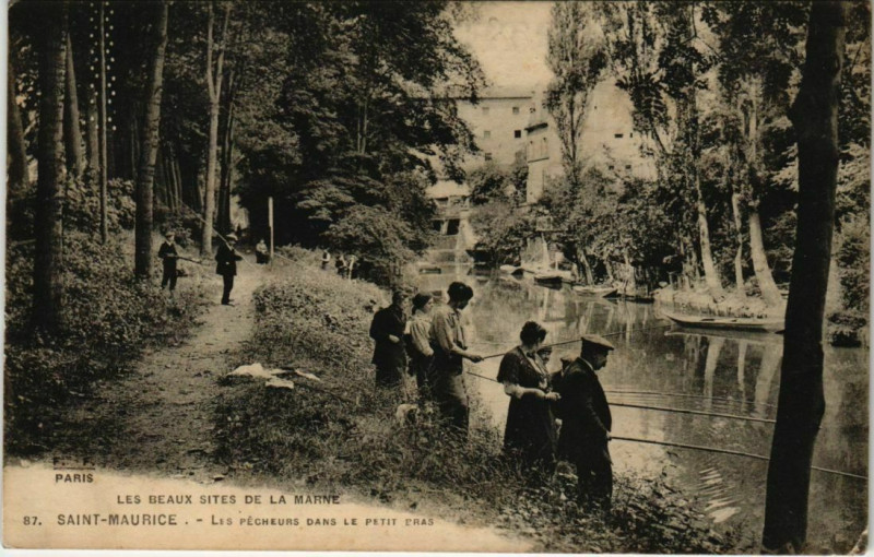 Carte postale ancienne Saint-Maurice Les Pécheurs dans le Petit Bras à Saint-Maurice