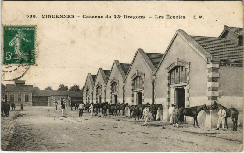 Carte postale ancienne Vincennes - Caserne du 23 Dragons à Vincennes