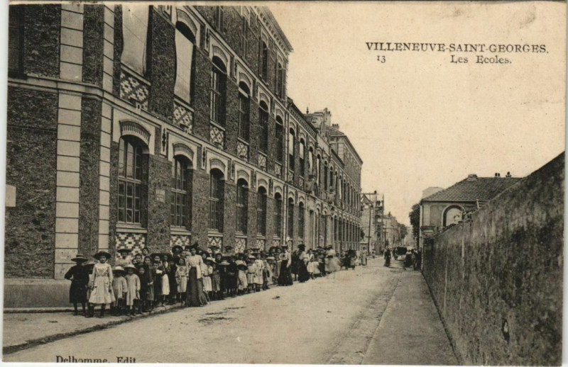 Carte postale ancienne Villeneuve-Saint-Georges - Les Ecoles à Villeneuve-Saint-Georges