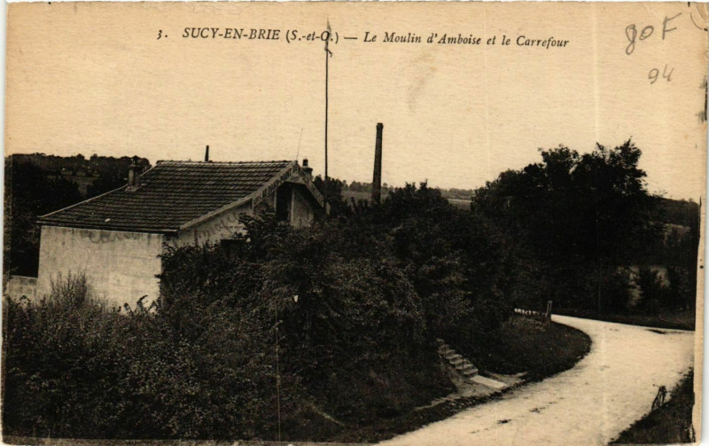 Carte postale ancienne Sucy-en-Brie Moulin de l'Amboise et le Carrefour à Sucy-en-Brie