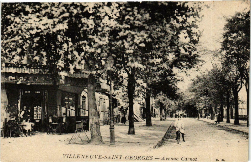 Carte postale ancienne Villeneuve-Saint-Georges Avenue Carnot à Villeneuve-Saint-Georges